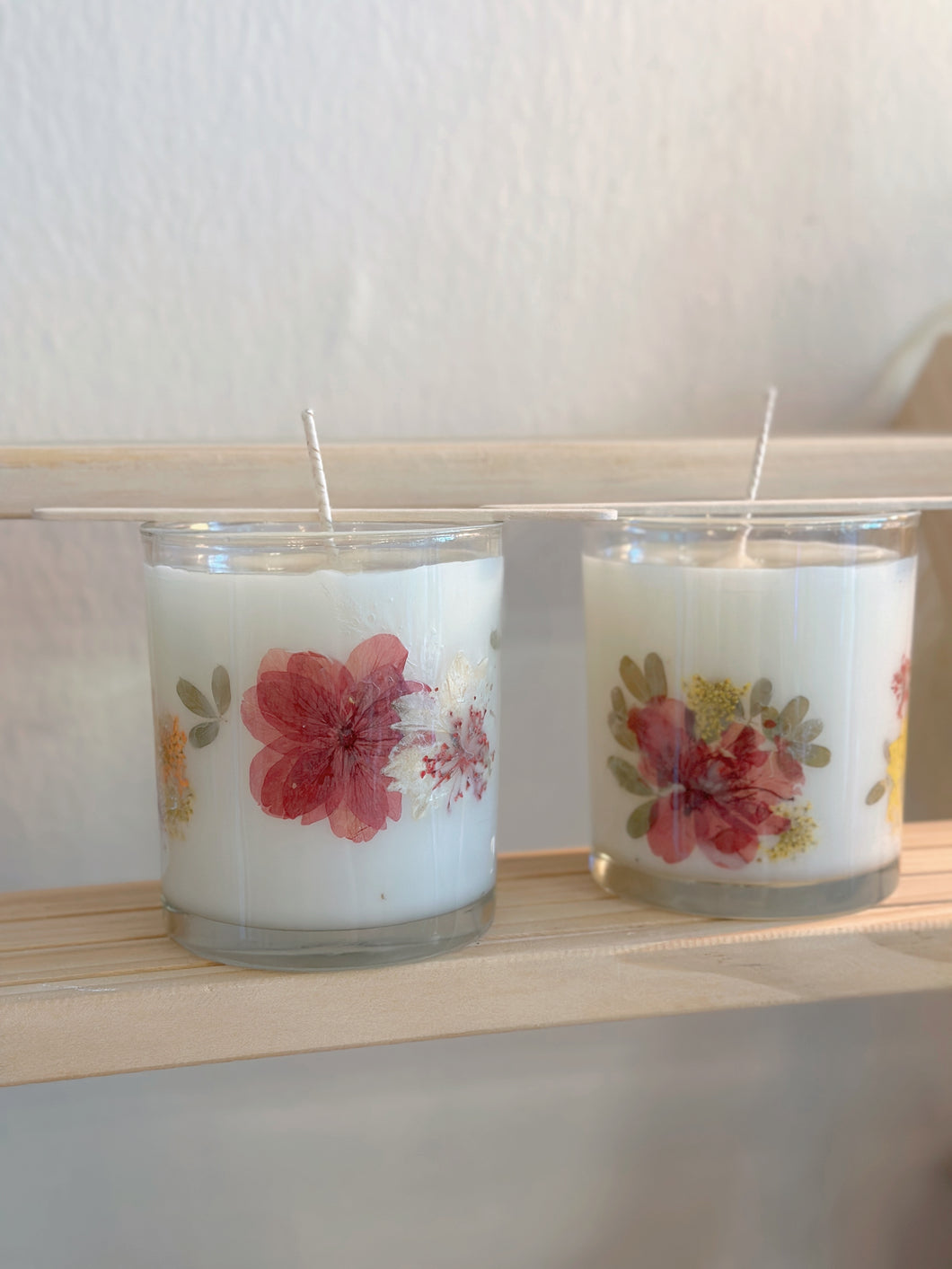 Pressed Flowers Candle Workshop + Clay Diffuser Tablet (2 items)